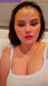 Selena Gomez Show Bigtits