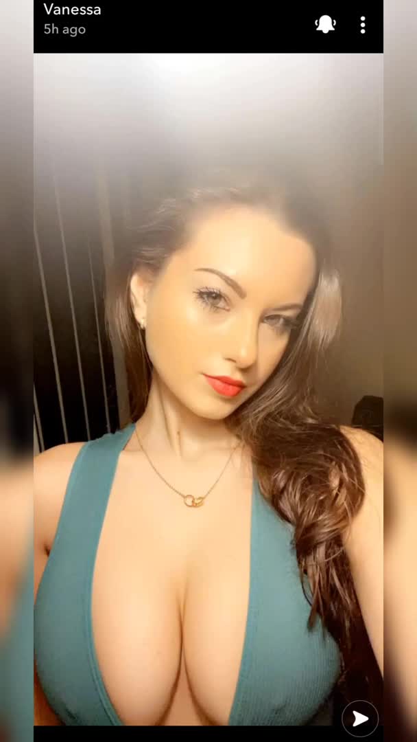 Grace Charis new showing off big nipples and beautiful
