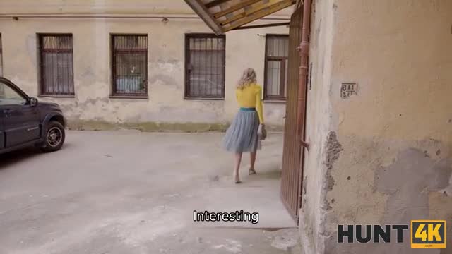 HUNT4K. Provocative girl leaves boyfriend alone and gets bonked in bottom