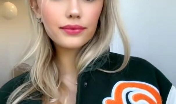 Breckie Hill Nude Nipple Slip OnlyFans Video Leaked