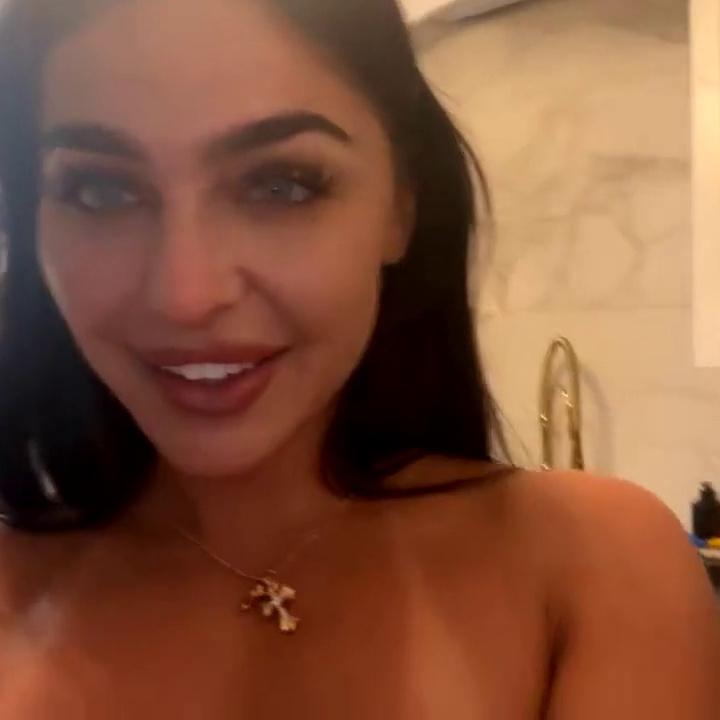 Emily Rinaudo Nude Kitchen Cooking Onlyfans Video Leaked